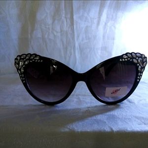 Betsy Johnson cateye sunglasses
